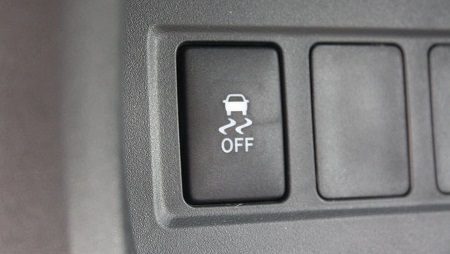 سیستم کنترل کشش در خودرو چیست, مزایای سیستم کنترل کشش چیست, نحوه عملکرد سیستم کنترل کشش