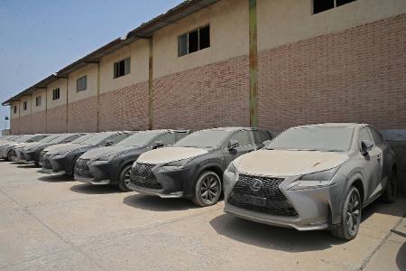 خاک خوردن خودروهای لاکچری در گمرک بوشهر،اخبار بازار خودرو،خبرهای بازار خودرو